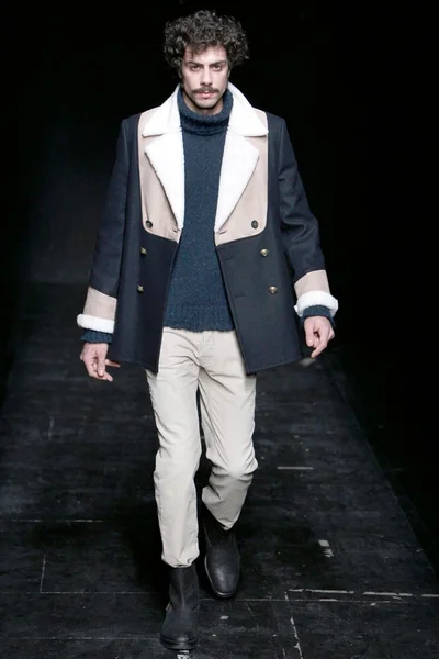 Look 24